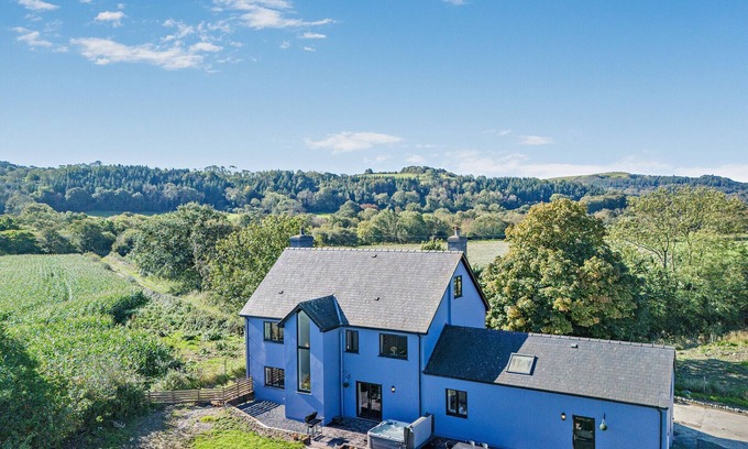 Llanilar House | Pyllau Isaf - Six Bedroom House, Sleeps 12