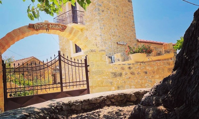 Kardamyli Apartment | Pyrgos Fassea Kardamyli Tower: A Luxury historical towerhouse.