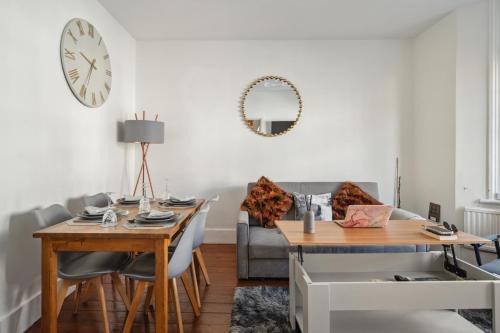 Coldharbour Apartment | Qties Beautiful Abode Brixton