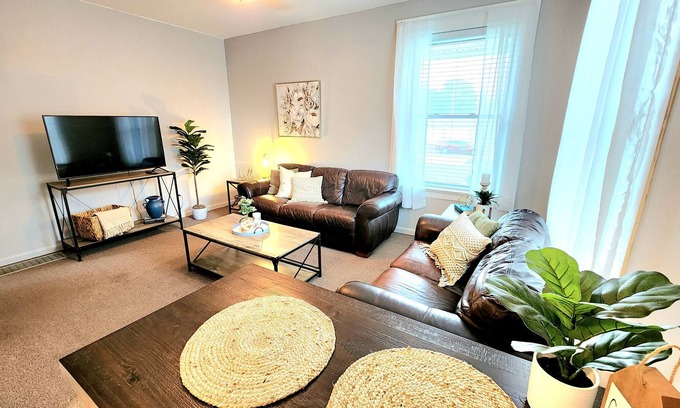 Quincy Apartment | QU Hawks Nest with parking and Wi-Fi W/D SmartTV