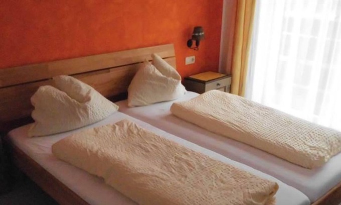 Golling an der Salzach Apartment | Quadruple room with shower, WC - Pension Seiwald