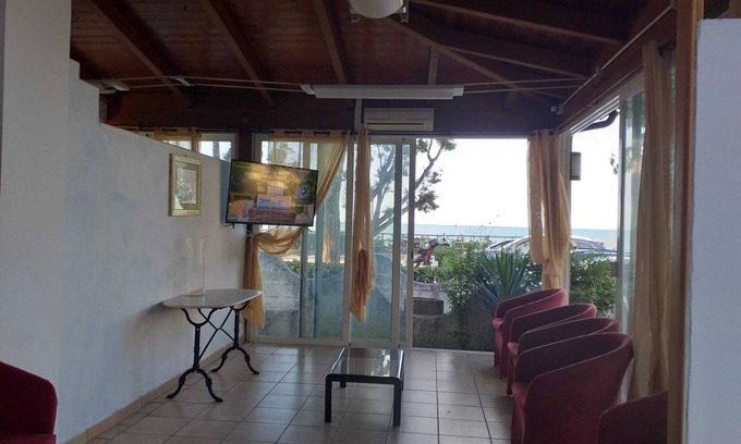 Pineto Bed & Breakfast | Quadruple room in Pineto - sea view