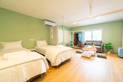 Bang Khlo Apartment | Quadruple Studio Suite with Balcony