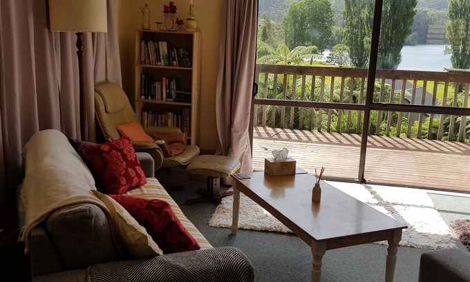 Lake Tarawera House | Quails Run. Enjoy beautiful lake views & plenty of outdoor activities close by