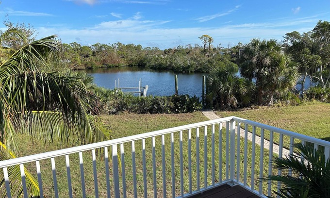 Englewood South House | Quaint 1-bedroom house with WiFi, AC in lovely Englewood.