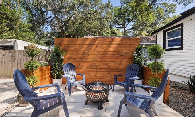 Old Seminole Heights House | Quaint 2 BR in an Up-and-Coming Part of Town | Pet Friendly | Fenced Yard | Close to Downtown Tampa