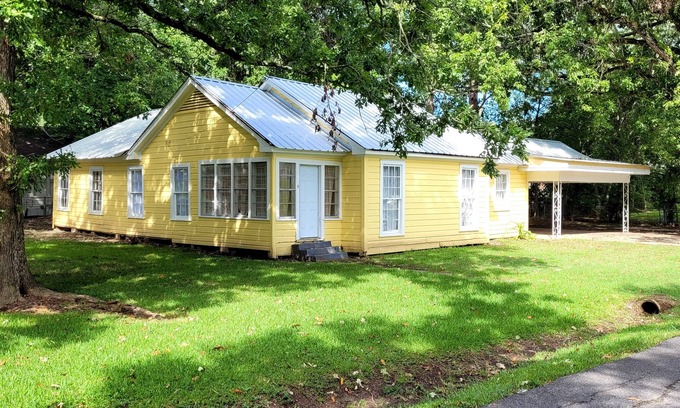 West Monroe House | Quaint 3BR Home in a Quiet Neighborhood