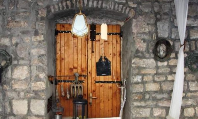 Budva House | Quaint & Affordable Stay in Budva Traditional Stone House - Family Room 2