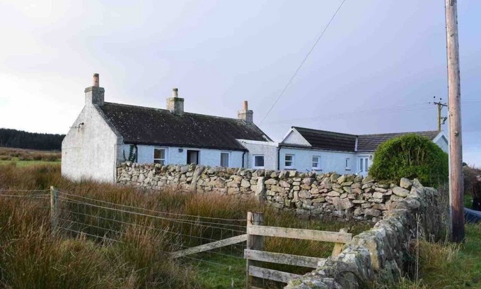 Nerabus Cottage | Quaint and quirky coastal Cottage Islay
