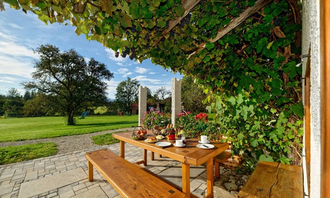 Meisham Apartment | Quaint apartment near Chiemsee between Munich and Salzburg