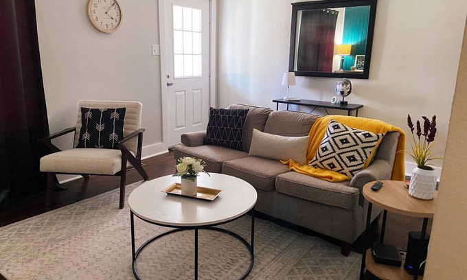 Cape Girardeau House | Quaint, Beautiful Home next to SEMO and Hospital