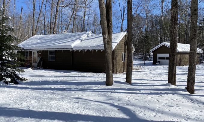 Mountain House | Quaint Cabin In The Northern WI Woods