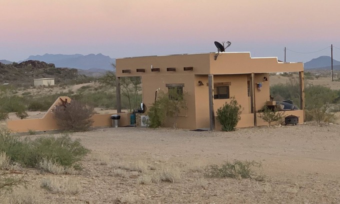 Terlingua Cabin | Quaint casita near BBNP