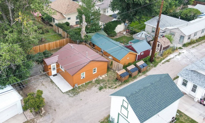 Cody Cottage | Quaint Cody Cottage w/Grill: Walk to Downtown!