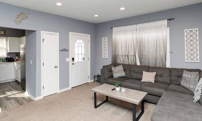 Des Moines House | Quaint & Comfy 3 Bedroom - 3min to Downtown!