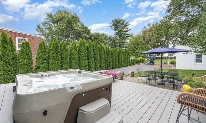 Millersville House | Quaint & Convenient Lancaster Farmette w/Hot Tubnn