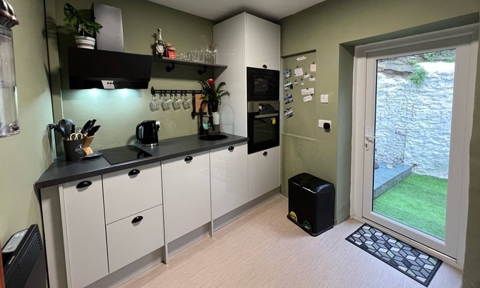 St. Michaels Cottage | Quaint & Cosy Cottage 10 min Walk to the Beach Pets Welcome