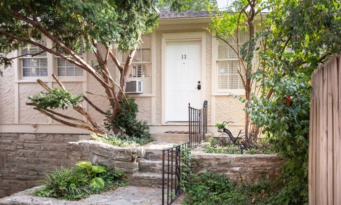 Midtown Cottage | Quaint Cottage close to Vanderbilt and Downtown