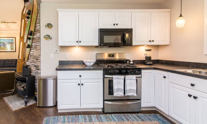 Brighton House | Quaint Cottage on Little Ore Lake