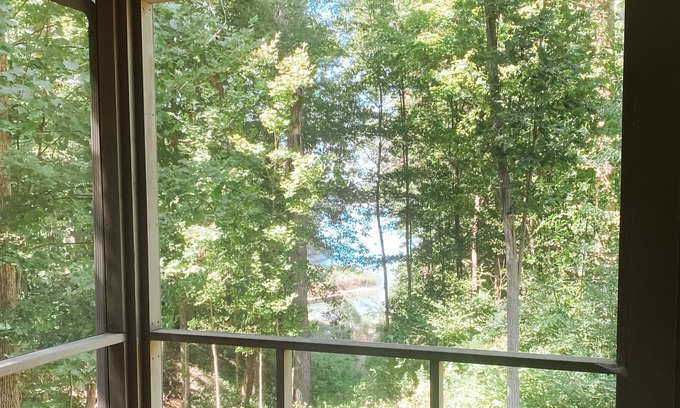 Bellmore Cottage | Quaint Cottage on Raccoon Lake with a Beautiful View