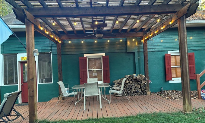 Shady Shores Cottage | Quaint cottage on the South End of Lake Lanier