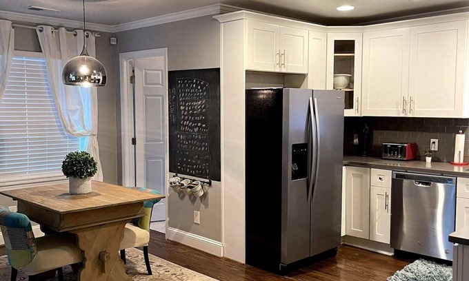 Sylvan Hills House | Quaint Cottage walking distance to a park and the Atlanta Beltline.