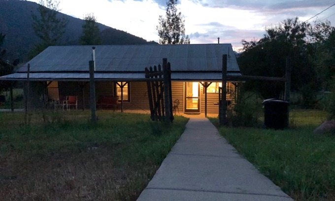 New Castle House | Quaint Country Charm, but close to all the Valley has to offer.