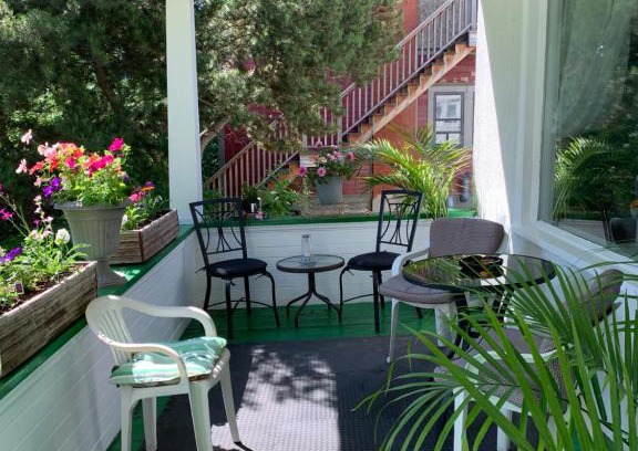 West Edmonton Bed & Breakfast | Quaint & Cozy Accommodation