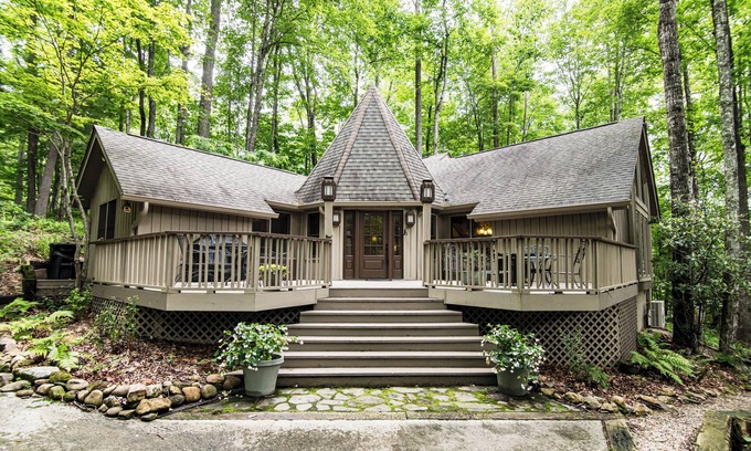 Sapphire House | Quaint, Cozy Mountain Home in Sapphire w/Loft & Amenities, Near Cashiers