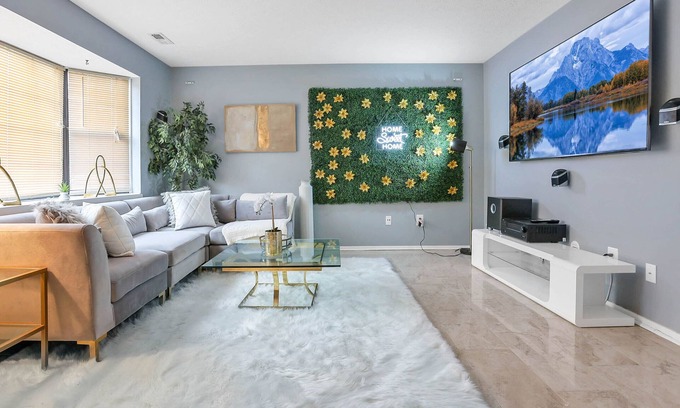 Westerville House | Quaint & Cozy Premier Spacious Town Home/Fast Wifi