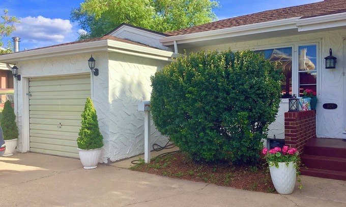 Laramie Apartment | Quaint Downstairs Apartment by Campus w/amenities