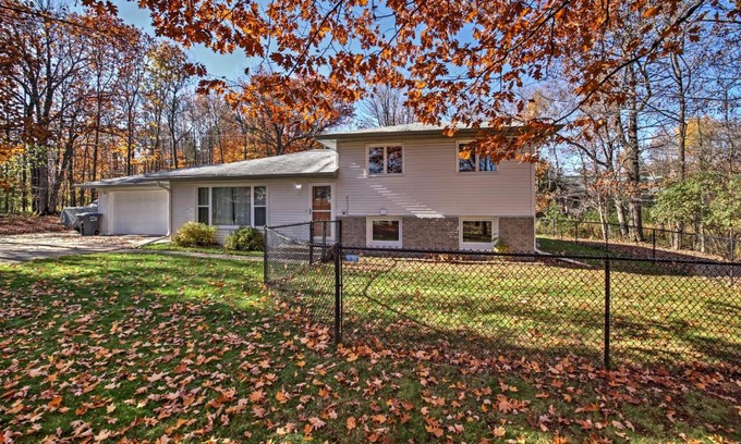 Kenwood House | Quaint Duluth Hideaway with Private Fenced-In Yard!