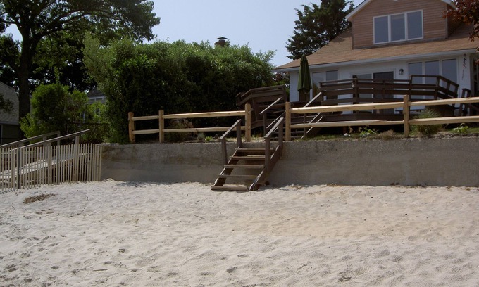 Jamesport House | Quaint Family-sized Home w/private beach — 5 minutes from wineries!