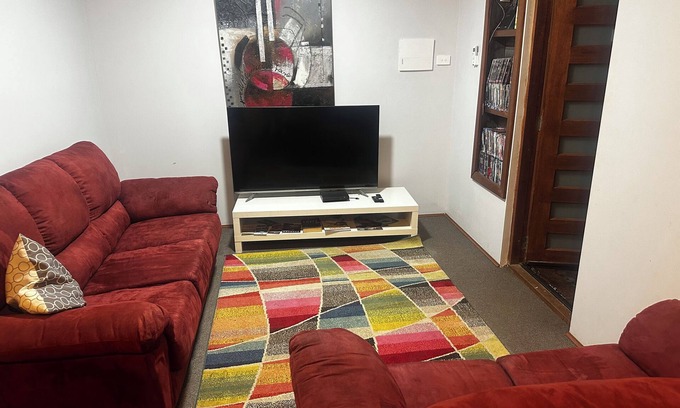 Geraldton House | Quaint Flat, near hospitals, Very central, internet