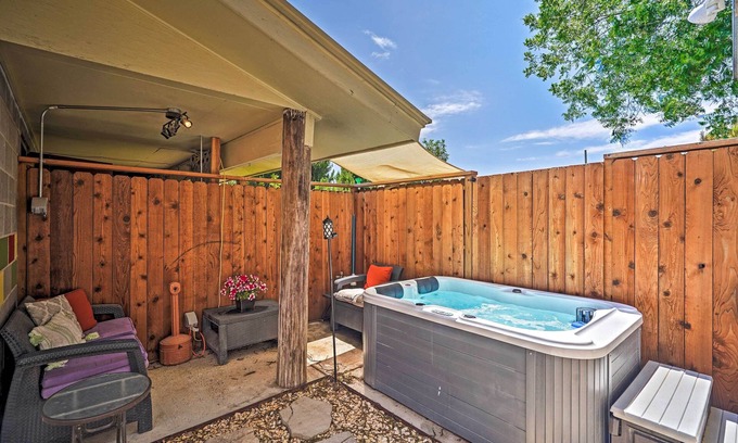 Garden City Apartment | Quaint Garden City Studio w/Hot Tub: Pets Welcome