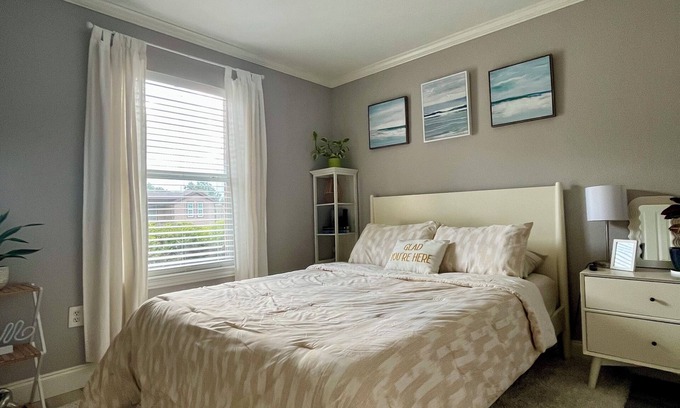 Haltom City Apartment | Quaint Guest Suite Pet-Friendly Central Location DFW Large Yard 2BR/1BA
