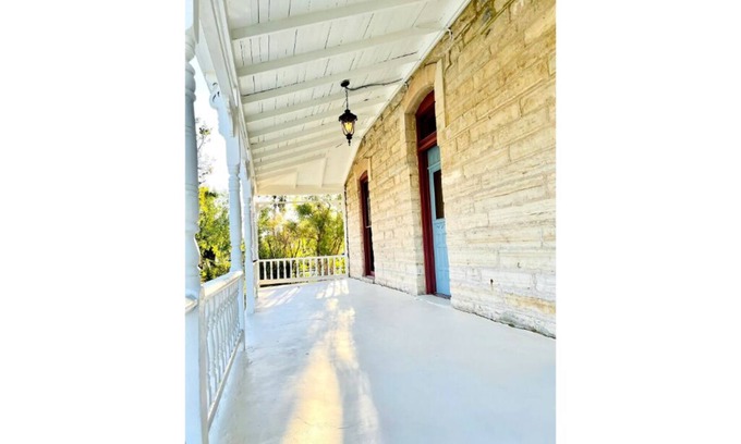 Amistad National Recreational Area House | Quaint Historic Home 🏡 Central Location