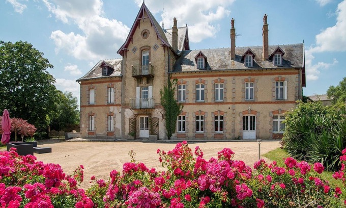 Clesse House | Quaint Holiday Home in Clessé with Garden