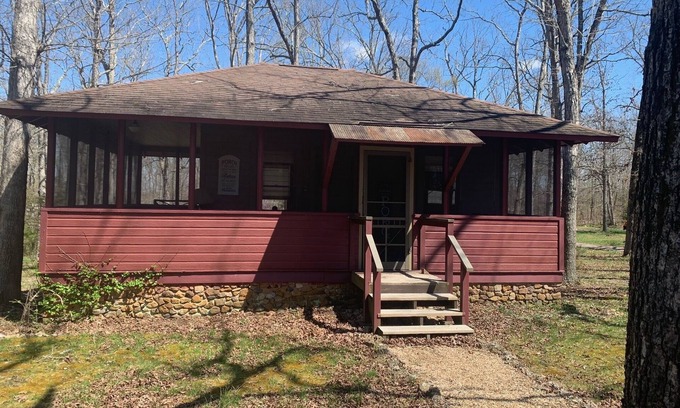 Arcadia Cottage | Quaint Little Porch Cottage