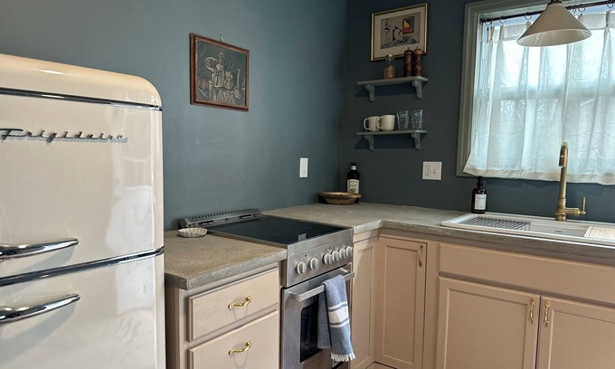 Shepherdstown Cottage | Quaint Mini Cottage in Shepherdstown - Walking Distance