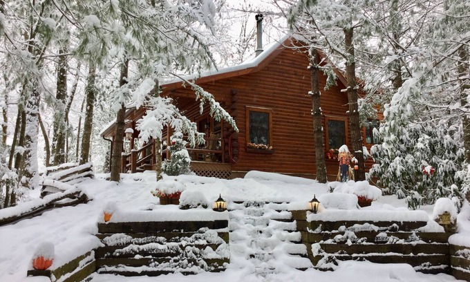 Topton Cabin | Quaint, Private log cabin mountain top retreat