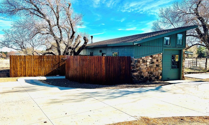 Flagstaff House | Quaint Scandinavian Hygge Oasis, Wood Burning Sauna, Outside Shower