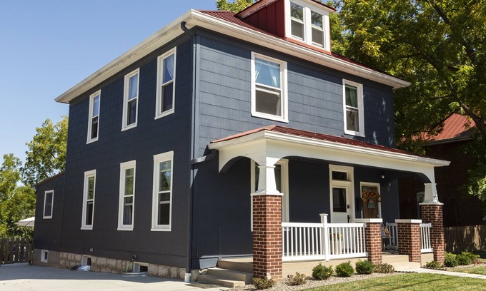 Washington House | Quaint & spacious family-friendly home with pool near Missouri wine trail