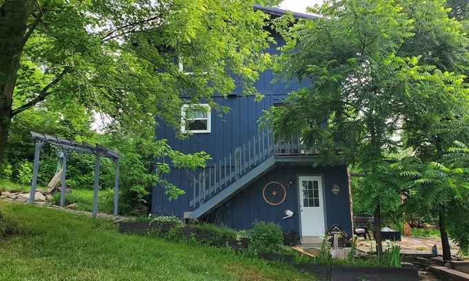 Bath Cottage | Quaint Stream Side Cottage 15m from Oxford&Hamilton OH