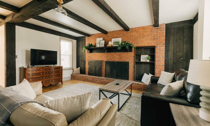 Manheim House | Quaint, Vintage Reno in Manheim