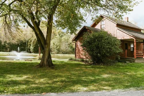Dundee House | Quaint Winesburg Cottage with Porch and Pond!