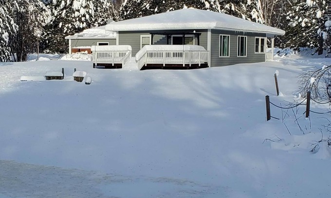Wild Oak Cabin | Quaint Year Round Cabin with Access to Lake Minnewawa