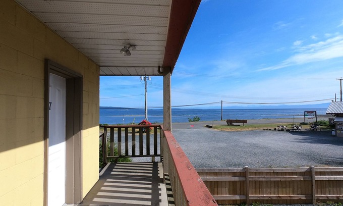 Regional District of Nanaimo Hotel | Qualicum Bay Resort