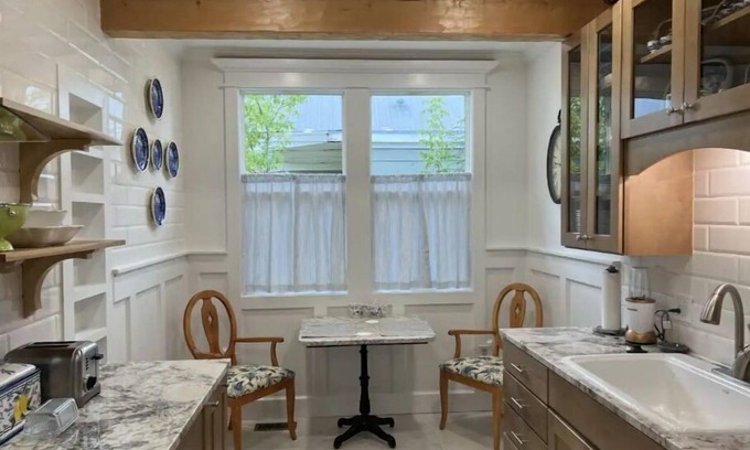 Cheyenne Apartment | Quality and Detail: 3 Blks Med Center & Downtown