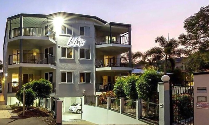 Scarness Apartment | Quality Esplanade Apartment